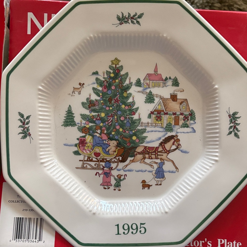 Nikko Ceramics Holiday Plate with Christmas Scene